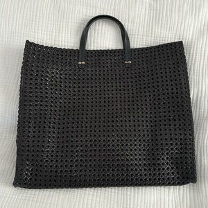 CLARE V simple tote in black rattan